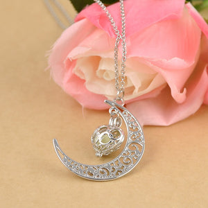 Magic Moon Heart Glowing Pendant Necklace (Green) Online Shopping Store